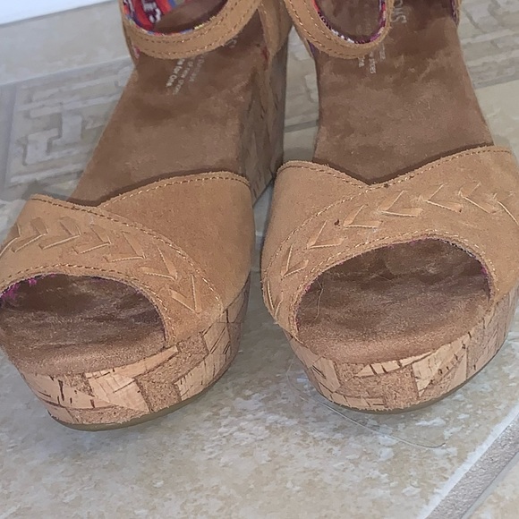 TOMS SUEDE WEDGES women’s heels size 9 -worn once - Picture 11 of 14